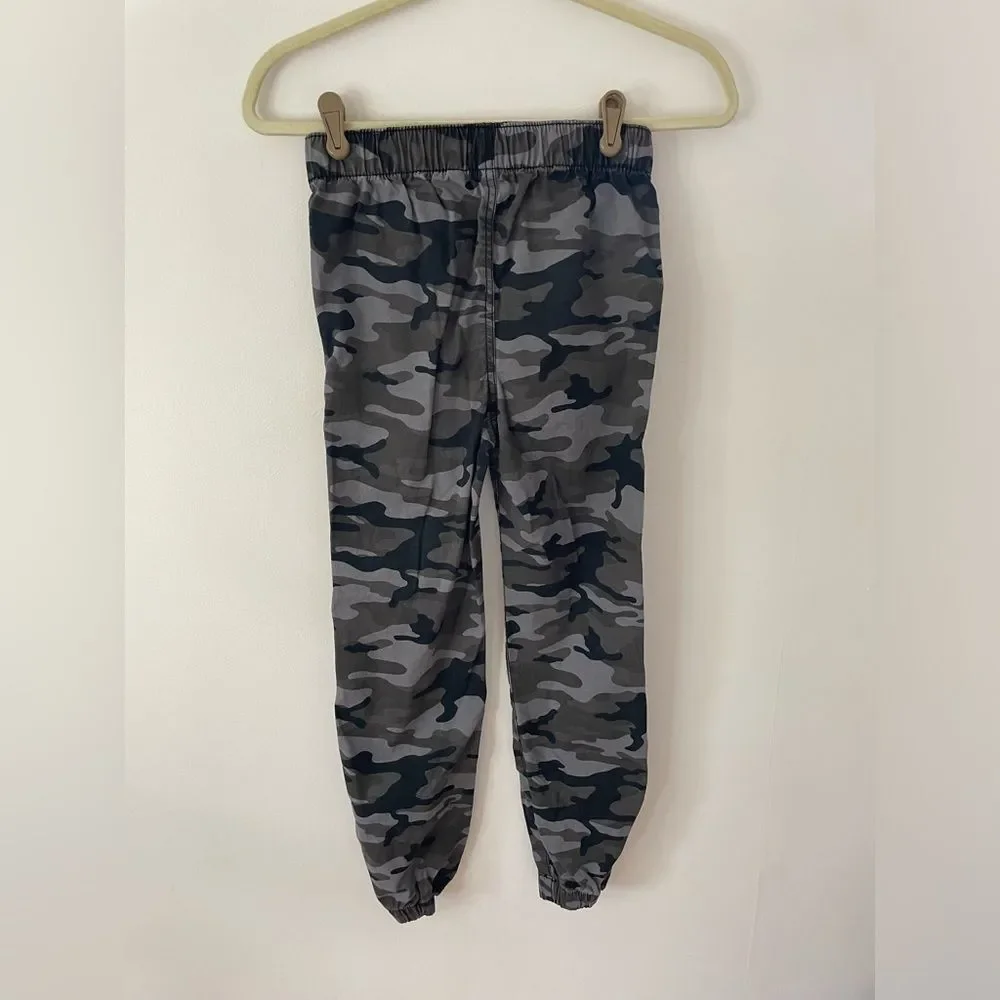 GAP kids black camo size Large (10-11)  joggers